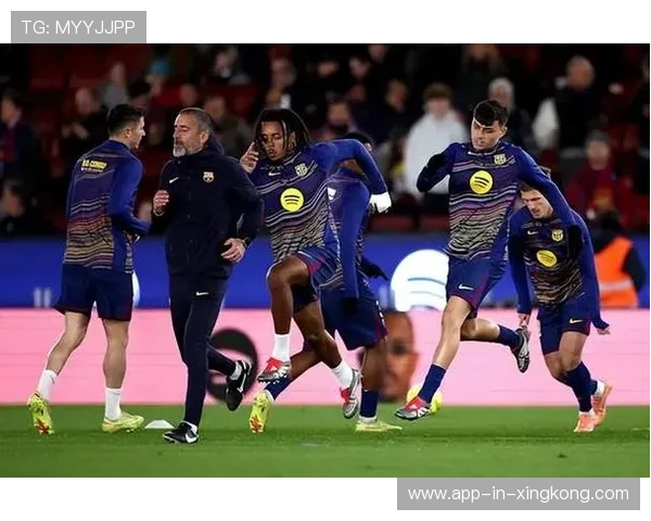 巴萨中场连续转移后形成单刀，佩德里冷静推进